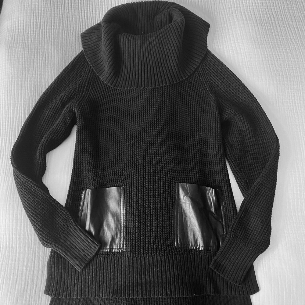 MICHAEL Michael Kors Black Sweater w/ Faux Leather Pockets - Size Small - EUC!